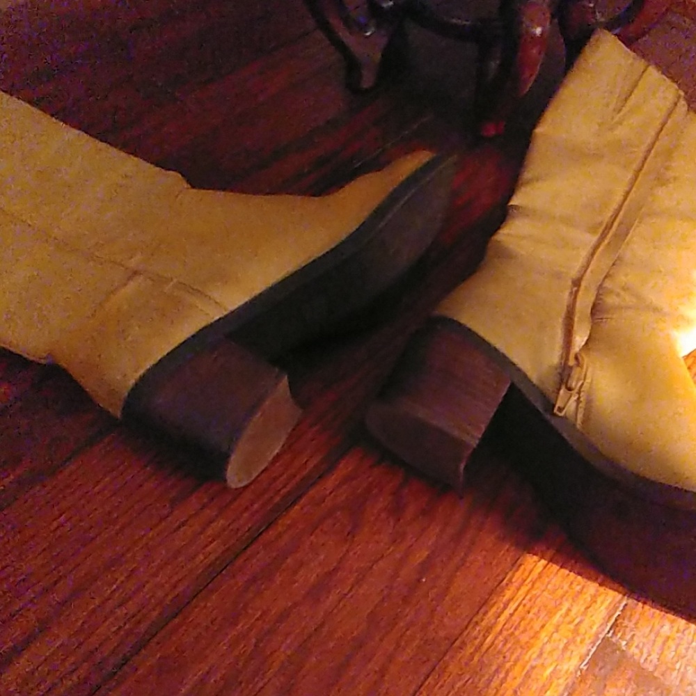 Boots - Picture 3 of 3